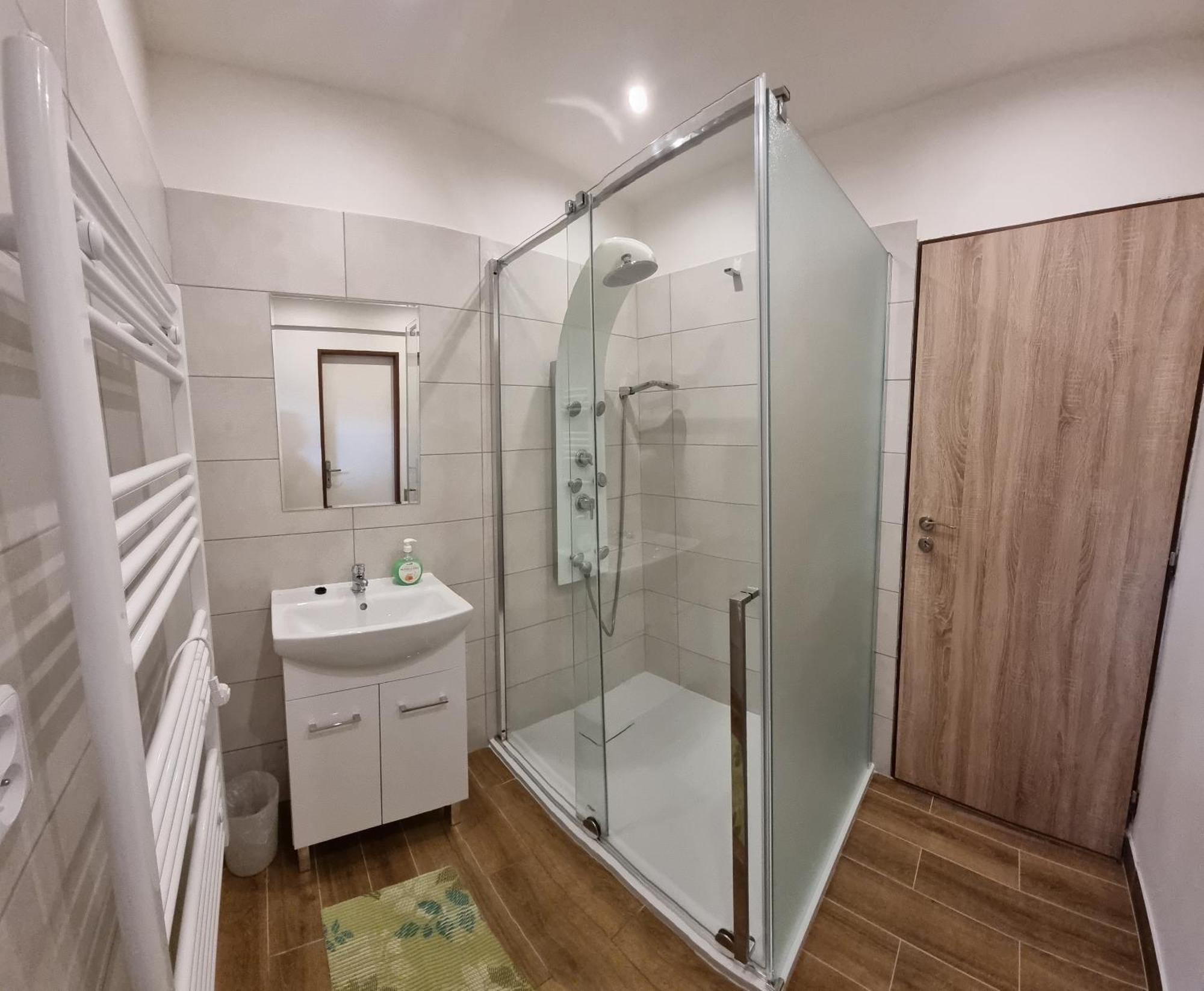 Apartmany Vinarstvi Klucov Lstibor Ngoại thất bức ảnh