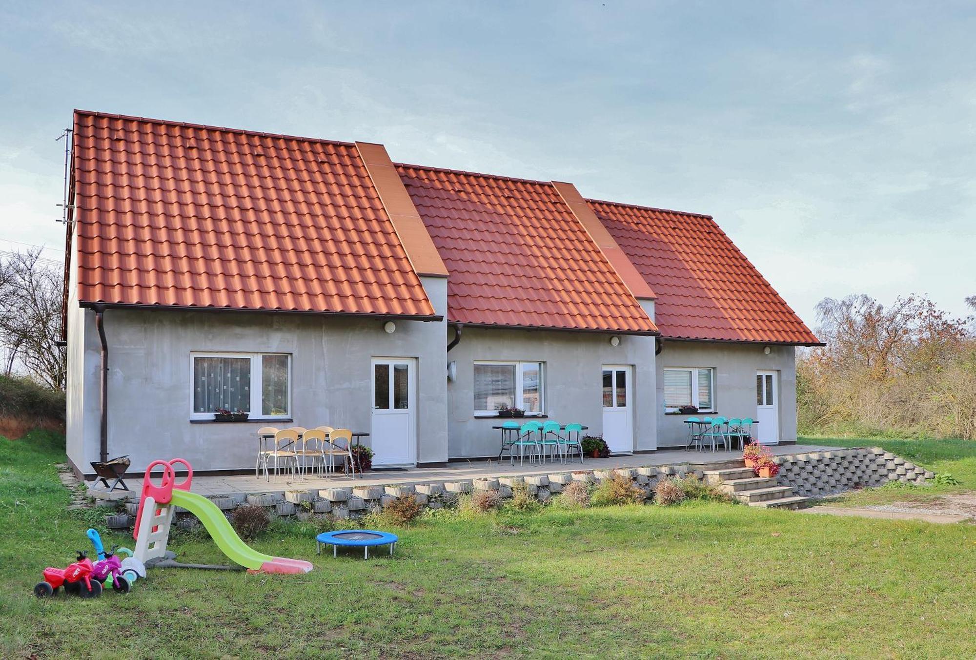 Apartmany Vinarstvi Klucov Lstibor Ngoại thất bức ảnh